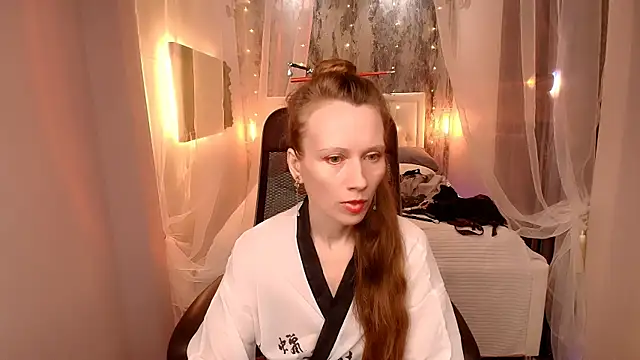 Snapshot of NicoleMiless chatting on 04-14-26, 12:32 NicoleMiless online show from 04-14-26, 12:32