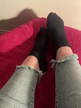 Snapshot of LilouPieds chatting on 03-28-26, 10:55 LilouPieds online show from 03-28-26, 10:55