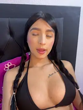 Snapshot of Hannaa_blondee chatting on 04-14-26, 01:32 Hannaa blondee online show from 04-14-26, 01:32