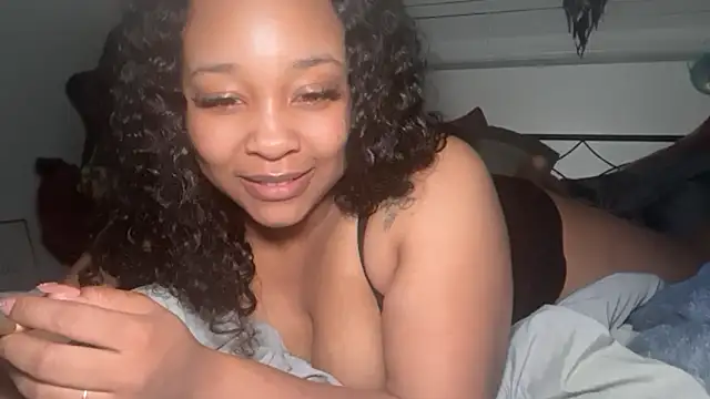 Snapshot of Yourmommysilk chatting on 03-27-26, 12:06 Yourmommysilk online show from 03-27-26, 12:06