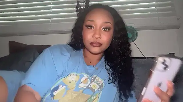 Snapshot of Yourmommysilk chatting on 03-29-26, 02:24 Yourmommysilk online show from 03-29-26, 02:24