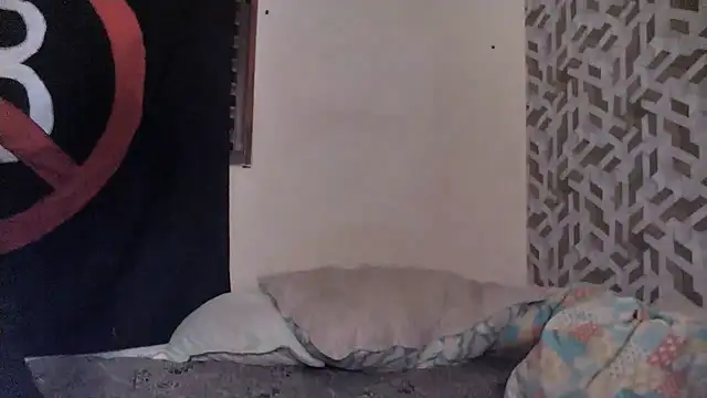 Snapshot of Moon_ chatting on 06-24-26, 12:20 Moon online show from 06-24-26, 12:20