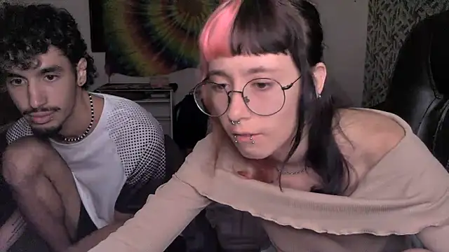 Snapshot of Moon_ chatting on 05-16-26, 03:38 Moon online show from 05-16-26, 03:38