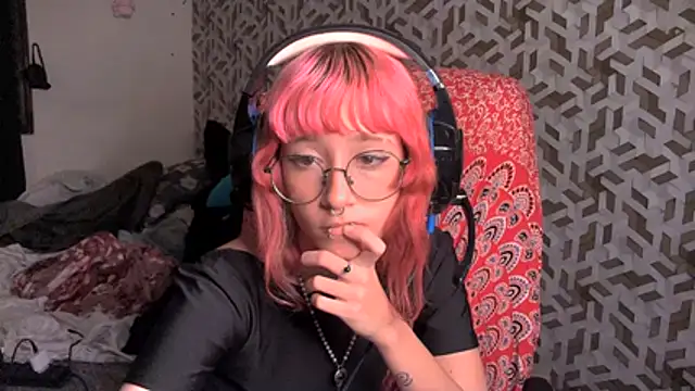 Snapshot of Moon_ chatting on 08-07-26, 10:05 Moon online show from 08-07-26, 10:05