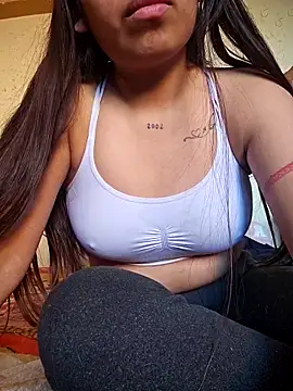 Snapshot of alanasof chatting on 06-17-26, 06:51 alanasof online show from 06-17-26, 06:51