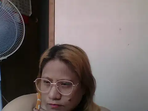 Snapshot of PinayChristine chatting on 05-26-26, 06:00 PinayChristine online show from 05-26-26, 06:00