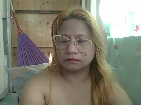Snapshot of PinayChristine chatting on 04-12-26, 12:58 PinayChristine online show from 04-12-26, 12:58