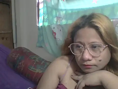 Snapshot of PinayChristine chatting on 05-20-26, 05:26 PinayChristine online show from 05-20-26, 05:26