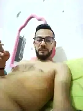 Snapshot of Alimohamed08 chatting on 05-25-26, 12:54 Alimohamed08 online show from 05-25-26, 12:54
