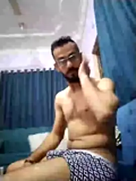 Snapshot of Alimohamed08 chatting on 04-08-26, 08:32 Alimohamed08 online show from 04-08-26, 08:32