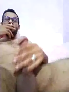 Snapshot of Alimohamed08 chatting on 07-09-26, 12:44 Alimohamed08 online show from 07-09-26, 12:44
