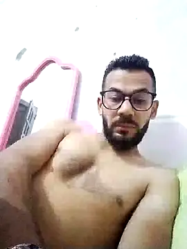 Snapshot of Alimohamed08 chatting on 05-06-26, 09:41 Alimohamed08 online show from 05-06-26, 09:41