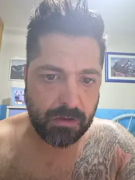 Snapshot of Muchos_cogios chatting on 07-01-26, 12:33 Muchos cogios online show from 07-01-26, 12:33