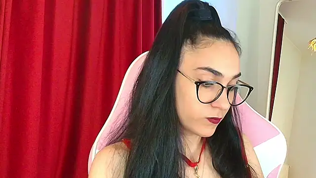 Snapshot of SlimTemptation chatting on 05-06-26, 04:05 SlimTemptation online show from 05-06-26, 04:05