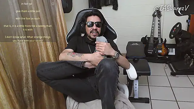 Snapshot of IASuarezV chatting on 04-10-26, 07:48 IASuarezV online show from 04-10-26, 07:48