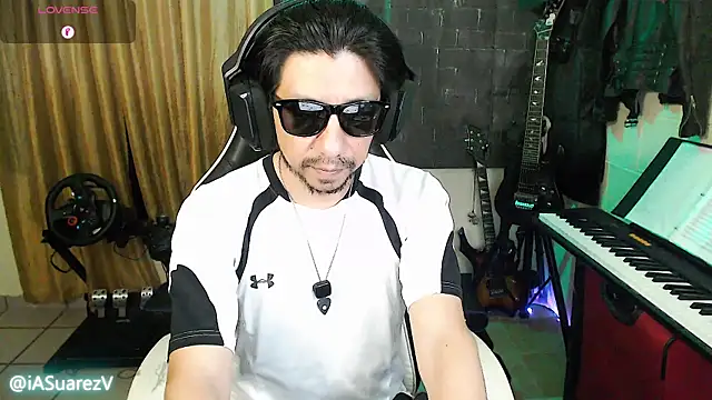 Snapshot of IASuarezV chatting on 07-04-26, 04:30 IASuarezV online show from 07-04-26, 04:30