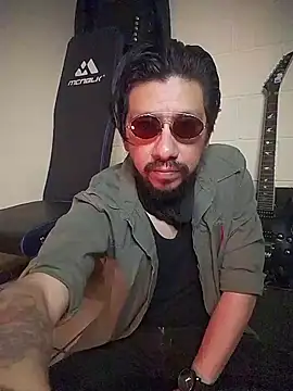 Snapshot of IASuarezV chatting on 04-14-26, 03:55 IASuarezV online show from 04-14-26, 03:55