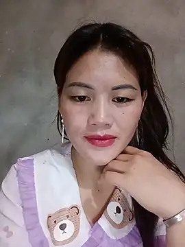 Snapshot of meg_06 chatting on 06-19-26, 01:33 meg 06 online show from 06-19-26, 01:33