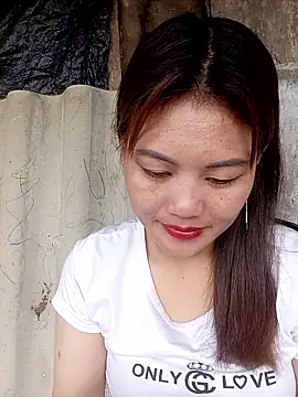 Snapshot of meg_06 chatting on 05-19-26, 12:15 meg 06 online show from 05-19-26, 12:15