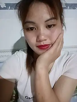 Snapshot of meg_06 chatting on 05-15-26, 03:32 meg 06 online show from 05-15-26, 03:32