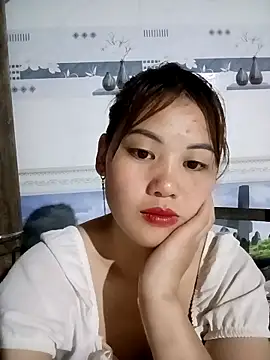 Snapshot of meg_06 chatting on 05-12-26, 12:55 meg 06 online show from 05-12-26, 12:55