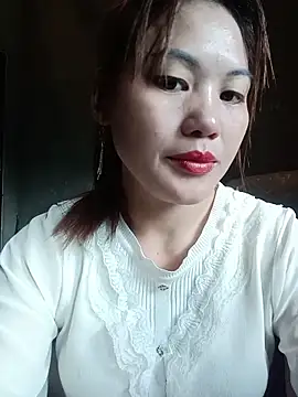Snapshot of meg_06 chatting on 05-13-26, 01:12 meg 06 online show from 05-13-26, 01:12