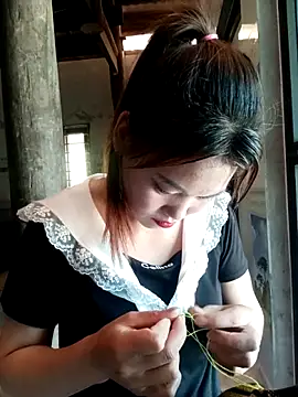 Snapshot of meg_06 chatting on 05-14-26, 01:46 meg 06 online show from 05-14-26, 01:46