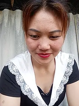 Snapshot of meg_06 chatting on 05-17-26, 06:35 meg 06 online show from 05-17-26, 06:35