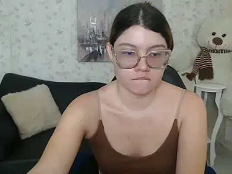 Snapshot of honey-blossom chatting on 06-18-26, 03:28 honey-blossom online show from 06-18-26, 03:28