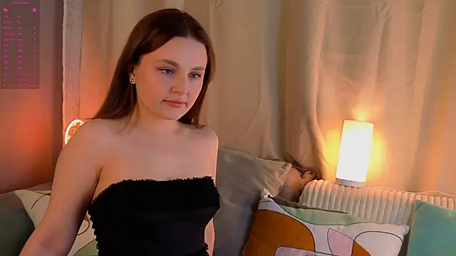Snapshot of LorriMonz chatting on 05-28-26, 01:46 LorriMonz online show from 05-28-26, 01:46