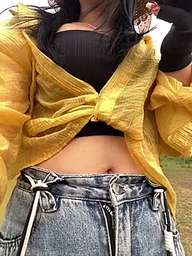 kim-min-jii online show from 03-26-26, 01:37