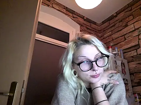 Snapshot of TattooBunny18 chatting on 03-27-26, 10:33 TattooBunny18 online show from 03-27-26, 10:33