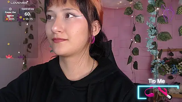 Snapshot of eyes_moonn chatting on 03-28-26, 11:22 eyes moonn online show from 03-28-26, 11:22