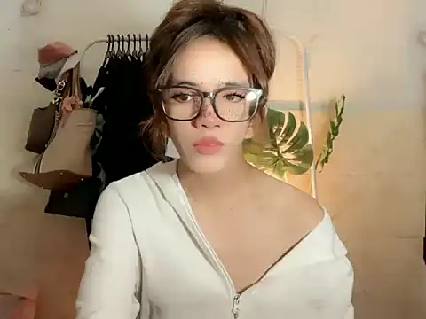 Snapshot of Leijona_Milker chatting on 06-19-26, 02:12 Leijona Milker online show from 06-19-26, 02:12