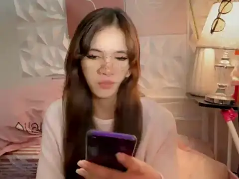 Snapshot of Leijona_Milker chatting on 05-24-26, 12:49 Leijona Milker online show from 05-24-26, 12:49