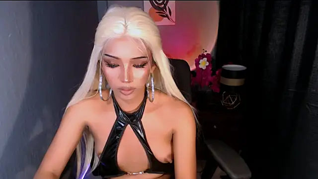 Snapshot of xEllaineCumsLotx chatting on 05-02-26, 04:45 xEllaineCumsLotx online show from 05-02-26, 04:45