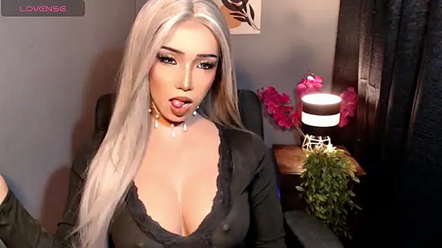 Snapshot of xEllaineCumsLotx chatting on 04-14-26, 02:22 xEllaineCumsLotx online show from 04-14-26, 02:22