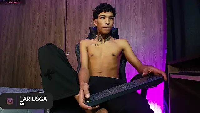 im Usuga online show from 06-15-26, 08:14