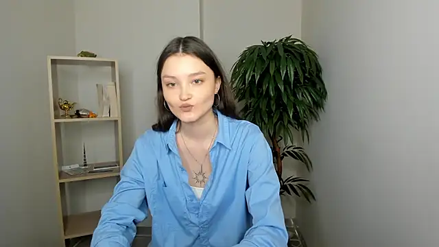 GussieGoold online show from 03-24-26, 10:48