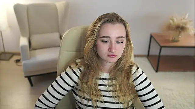 Snapshot of VioletteClaire chatting on 03-25-26, 10:58 VioletteClaire online show from 03-25-26, 10:58