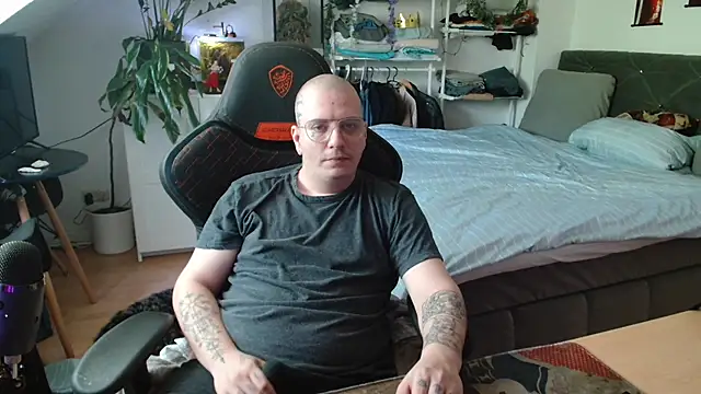 Snapshot of Oderwattboy chatting on 05-24-26, 08:25 Oderwattboy online show from 05-24-26, 08:25