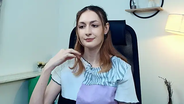 LoraLanett online show from 04-22-26, 10:33