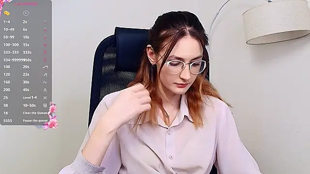 LoraLanett online show from 05-07-26, 02:09