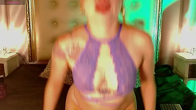 Snapshot of LilithSnoop chatting on 03-31-26, 12:01 LilithSnoop online show from 03-31-26, 12:01