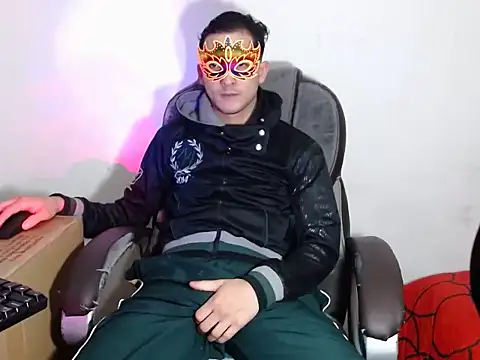 SexyboyHot2000 online show from 04-29-26, 12:04