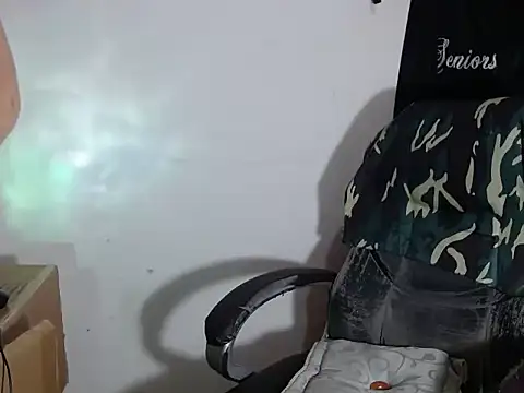 SexyboyHot2000 online show from 04-23-26, 10:55