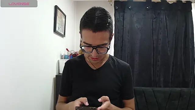 Snapshot of Demian-vall chatting on 03-26-26, 12:03 Demian-vall online show from 03-26-26, 12:03