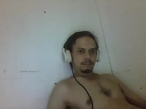 Snapshot of Raku2386 chatting on 04-13-26, 05:33 Raku2386 online show from 04-13-26, 05:33