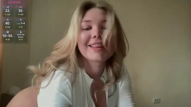 Snapshot of cutiejuliee chatting on 03-31-26, 02:52 cutiejuliee online show from 03-31-26, 02:52