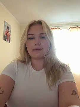 Snapshot of cutiejuliee chatting on 06-06-26, 02:22 cutiejuliee online show from 06-06-26, 02:22